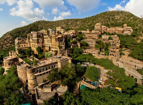 Neemrana Fort: A palace for Royals