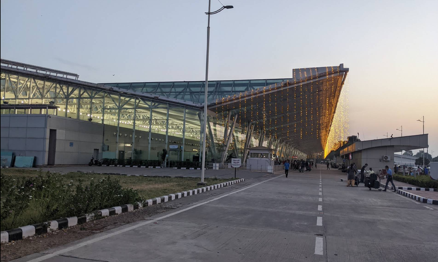 Sardar Vallabhbhai Patel International Airport, Ahmedabad (AMD)
