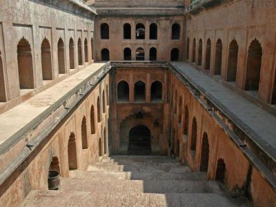 Shahi Baoli, Lucknow